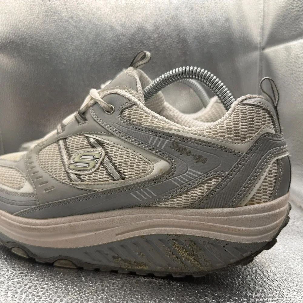 Skechers product pair